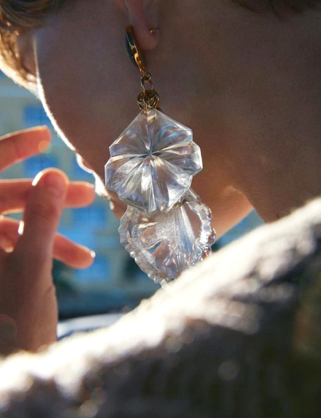 L'heure de d�crocher les pampilles du lustre a sonn� !