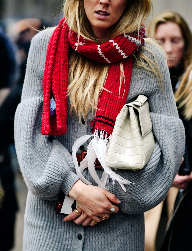 Et si l'on brodait quelques plumes � nos �charpes ?