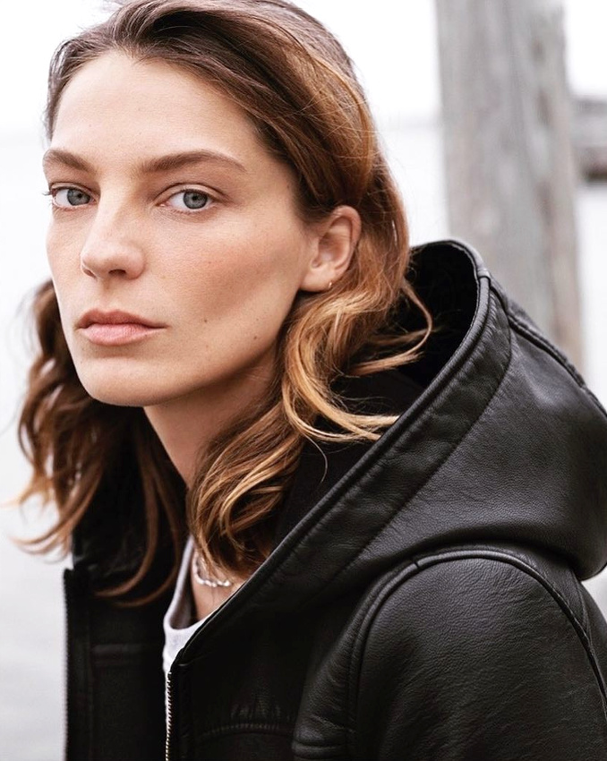 Blouson en cuir + capuche = le bon mix