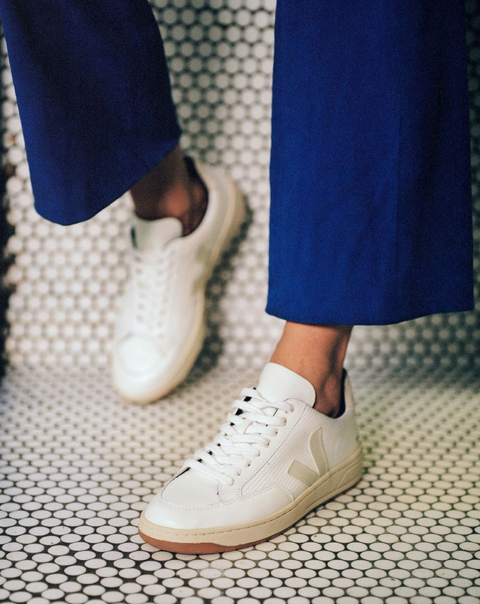 En mati�re de baskets blanches, Veja tire son �pingle du jeu