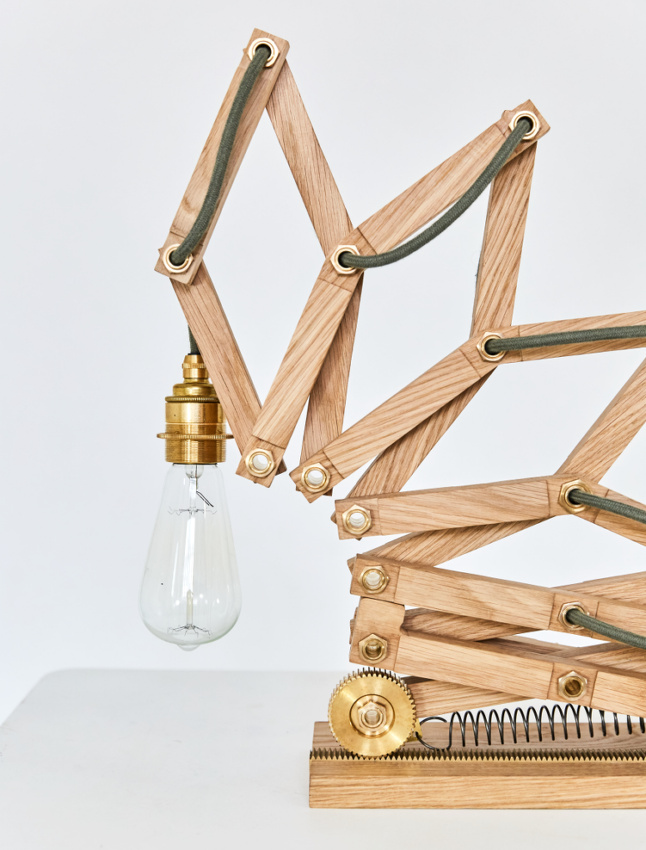 M�lant simplicit� et ing�niosit�, cette lampe donne envie d'�tre adopt�e dans l'instant