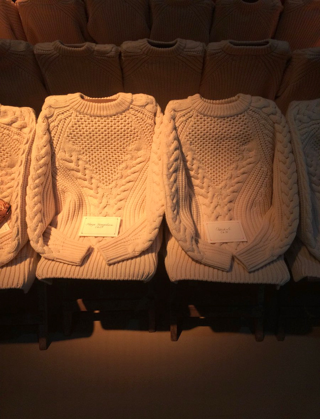 On esp�re que les invit�s au d�fil� McQueen ont pu repartir avec le sublime pull r�chauffant leur si�ge !