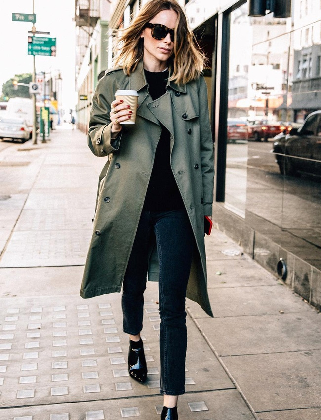 Rien de tel qu'une petite touche de cuir verni pour twister un look casual !