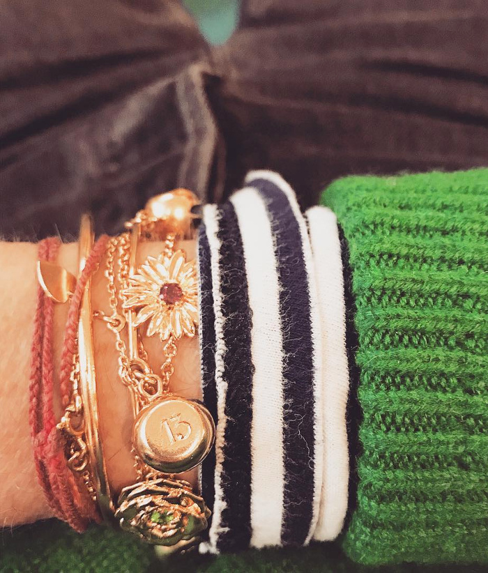 Rayures marini�res + bijoux dor�s + lainage vert = le bon mix