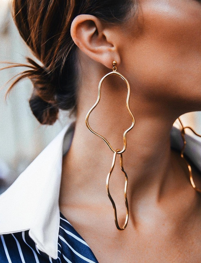 Les boucles d'oreilles oversize se d�clinent en mode 