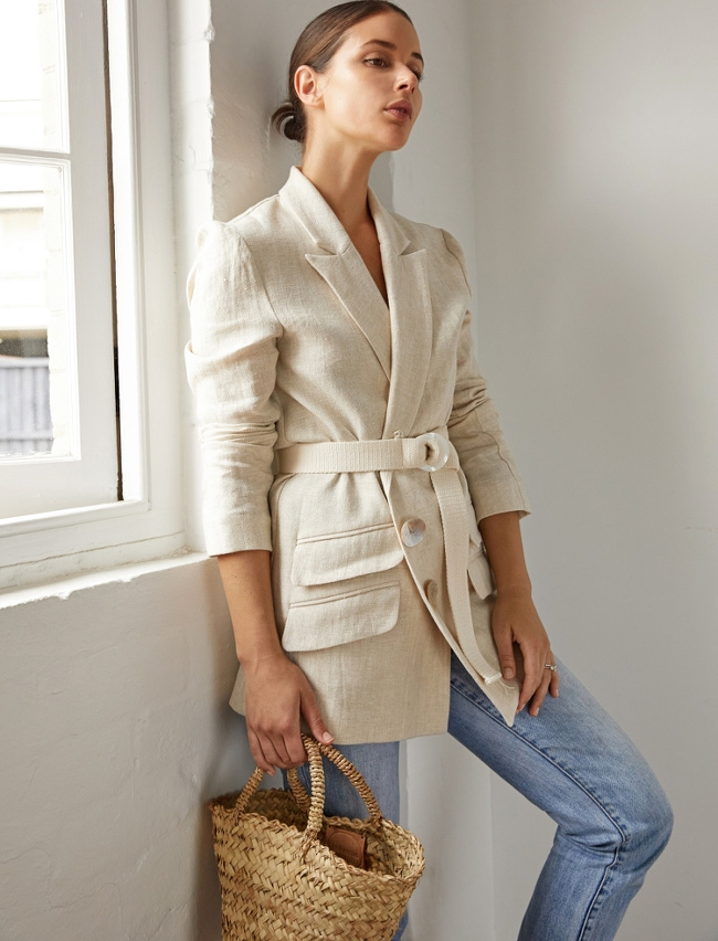 M�lant maintien chic et mati�re naturelle, ce look � tout bon !