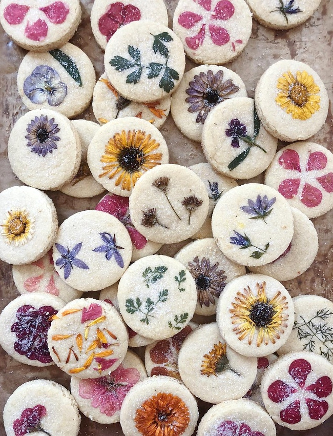 A d�faut de se voir offrir des fleurs, on peut toujours en croquer quelques unes...