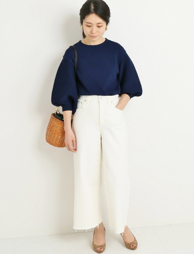 Oui au duo blanc/bleu marine trait� sur une tonalit� minimaliste et subtilement sophistiqu�e !