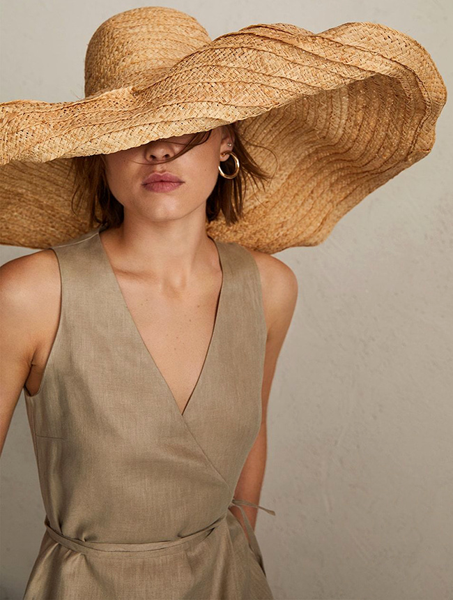 Cet �t�, le chapeau en paille se pense en mode oversize, n'en d�plaise � vos voisins...