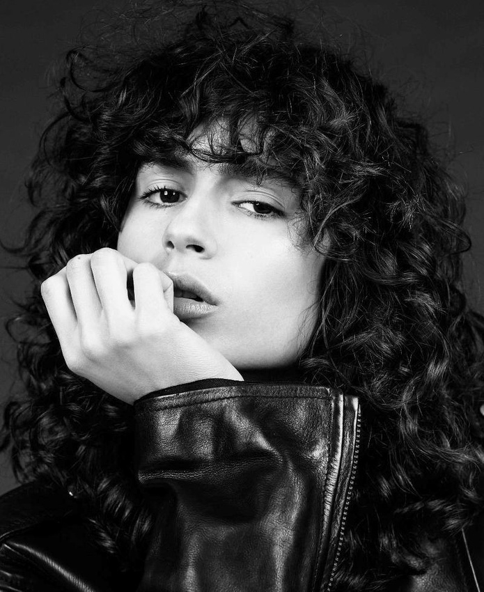 Quand le style nineties infuse les fibres capillaires...