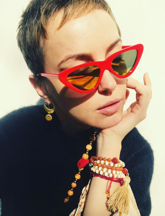 Lunette n�o cat-eye + bijoux traditionnels = le bon mix