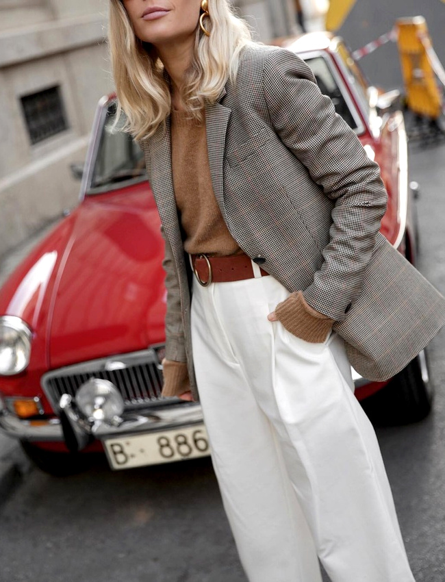 Rien de tel qu'un pantalon blanc pour insuffler une touche printani�re � un look d'hiver !