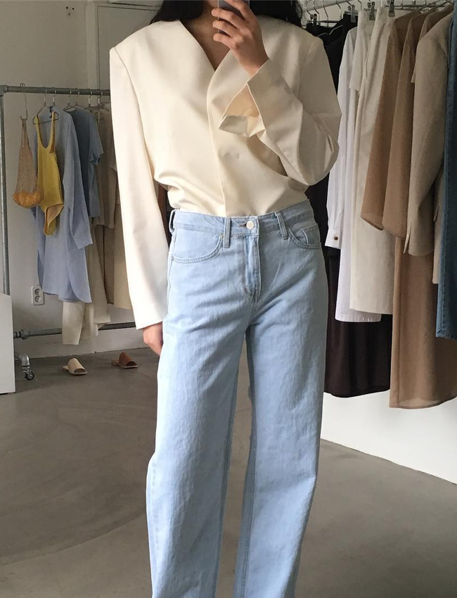 Plus le haut est chic, plus le jean s'impose !