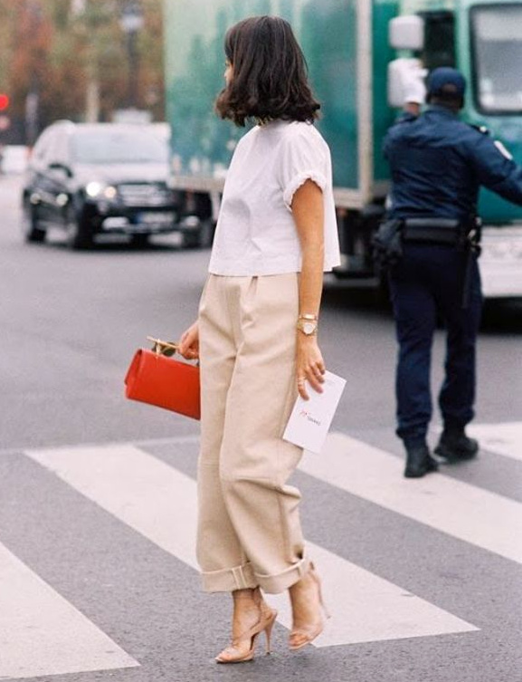 Entre d�tails sophistiqu�s, pi�ce masculine et tee-shirt blanc, ce look a tout bon !