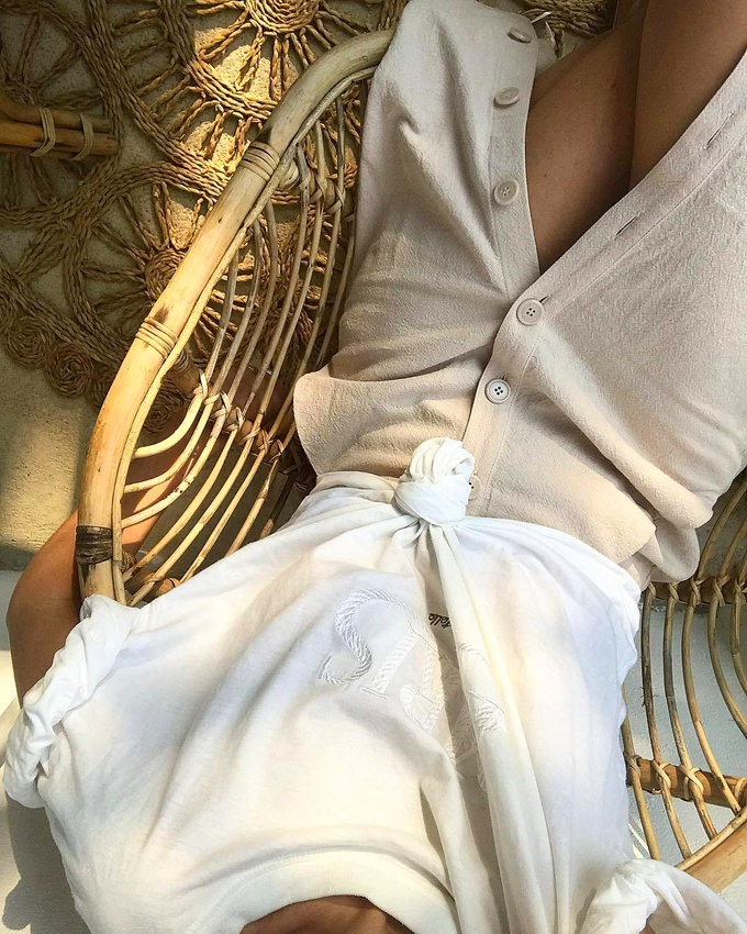 Entre style casual et mati�re naturelle, cette silhouette a tout bon !