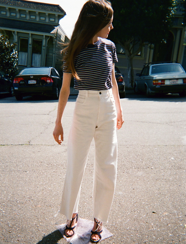 Jean flare taille haute blanc 7/8 + tee-shirt ray� = le bon mix