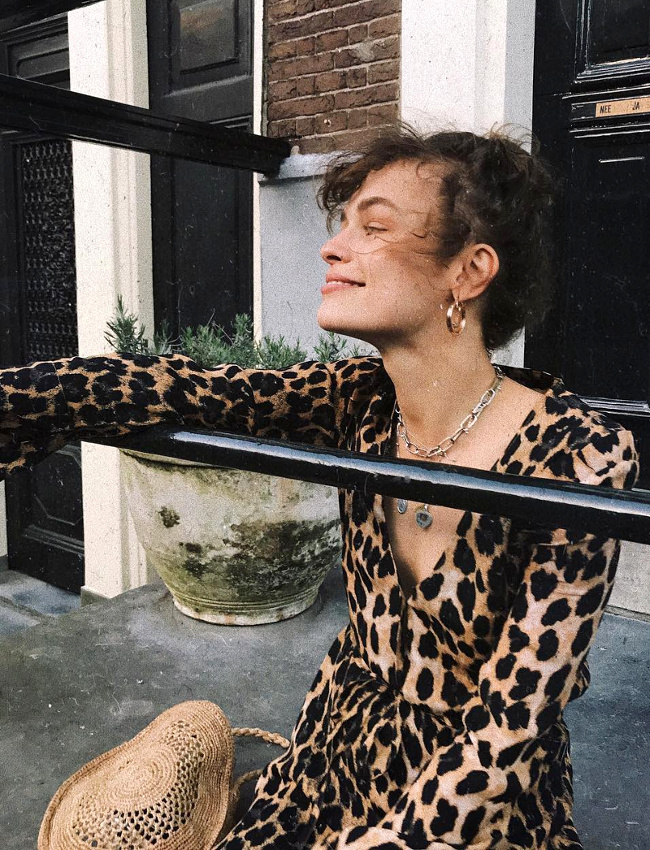 Consomm� en mode cool, l'imprim� l�opard devient irr�sistible