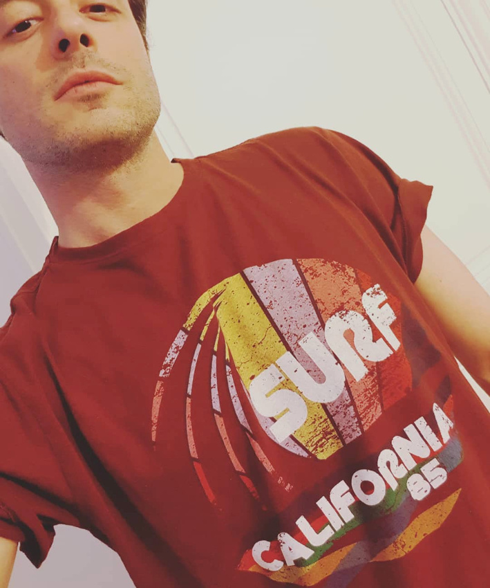 On piquerait bien � ce jeune homme son tee-shirt r�tro cool !