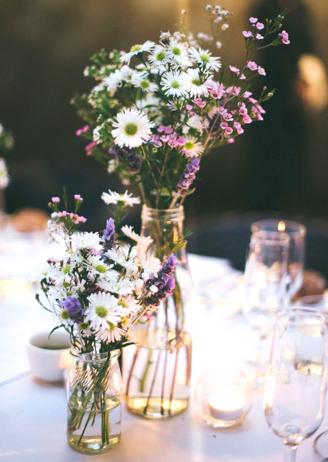 Fleurs des champs + bouteille en verre = le bon mix