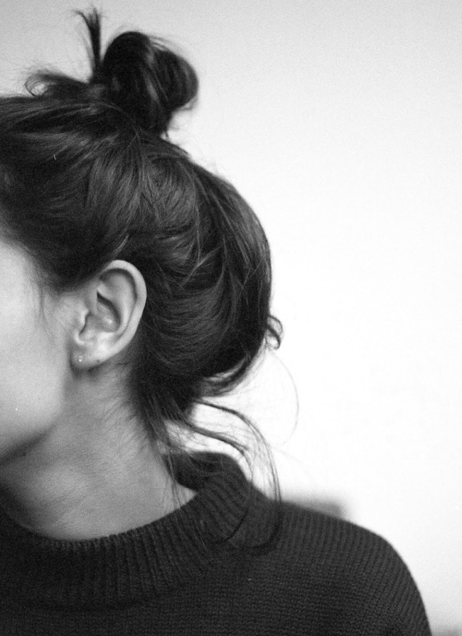 Difficile de faire plus f�minin que le chignon haut flou...