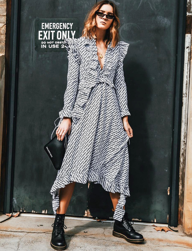 Robe mi-longue froufoutante + godillots = le bon mix