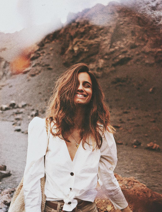 Rien de tel qu'une coiffure d�sinvolte et naturelle pour patiner un haut de caract�re !