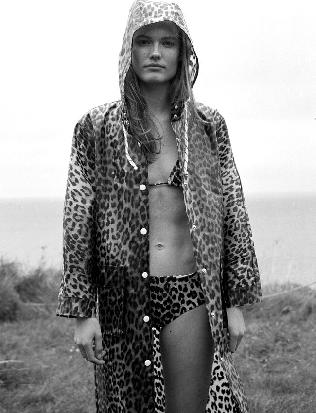 M�me � la plage et sous la pluie, le l�opard continue de s'imposer