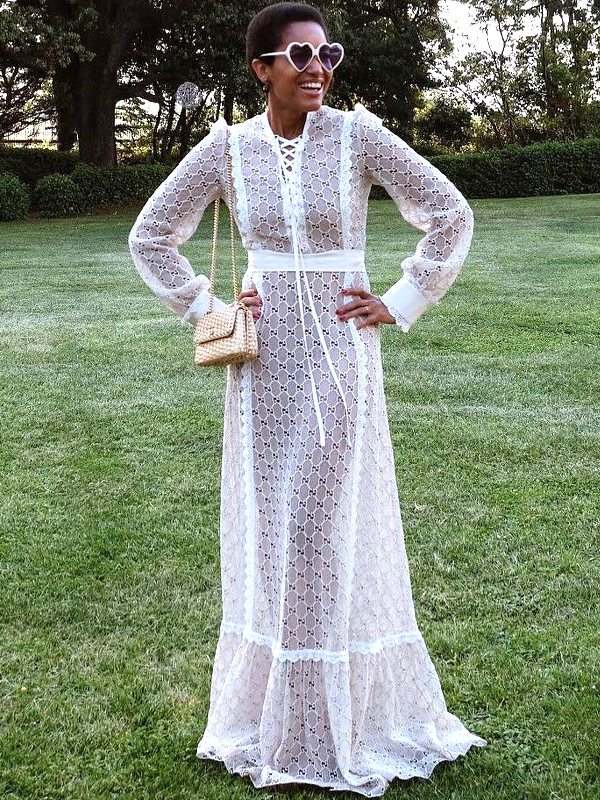 Cette saison, les longues robes couvrantes misent sur la transparence pour all�ger leur allure