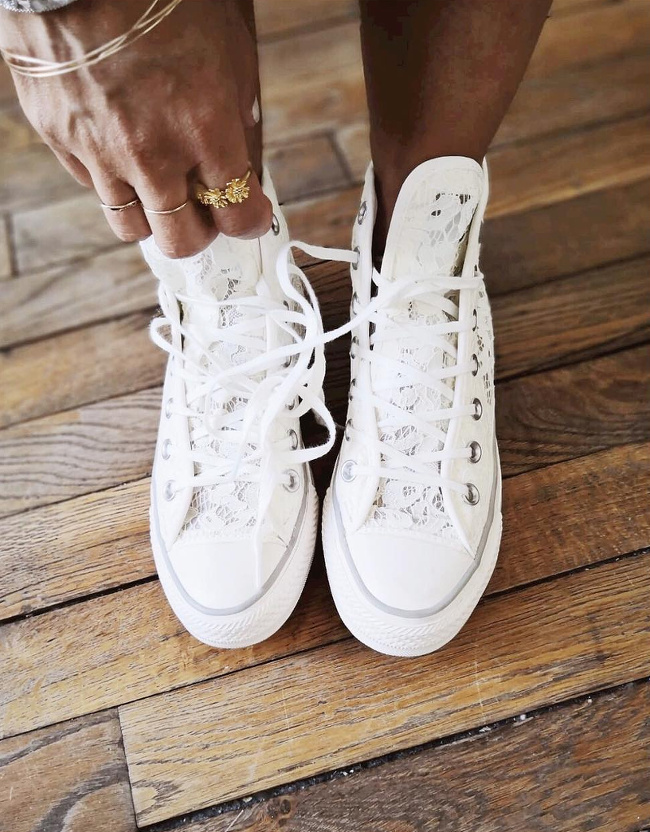 Pour ou contre la version dentelle des converses blanches ?