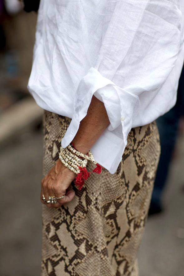 Travaill� sur une tonalit� boyish, l'imprim� reptilien gagne en casualness