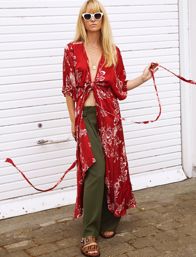 Oui la superposition kimono f�minin/pantalon large kaki casual !