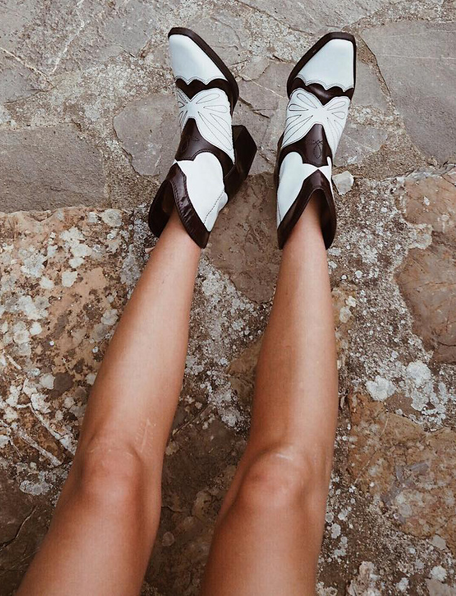 Pour ou contre les santiags estivales ?