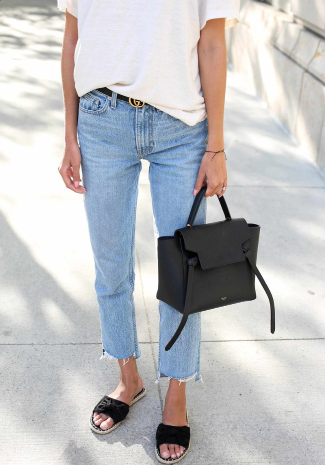 M�lant jean coup� court sur la cheville et duo de teintes classiques chics, ce look a tout bon !