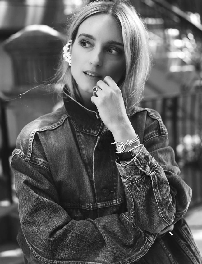 Rien de tel qu'une veste en jean boyfriend pour apaiser des bijoux sophistiqu�s