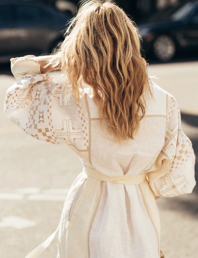 Subtilement folk, cette robe en lin a tout bon !