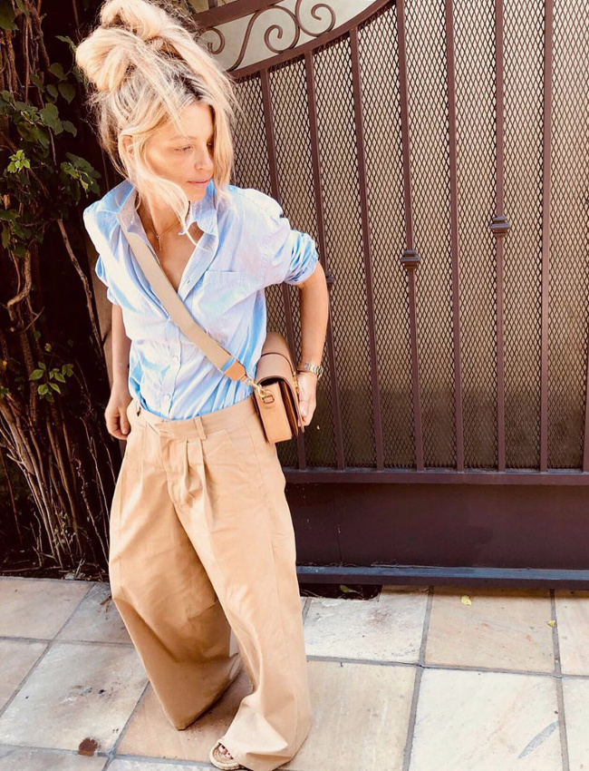 M�lant pantalon oversize, chemise �troite et coiffure nonchalante, ce look a tout bon !