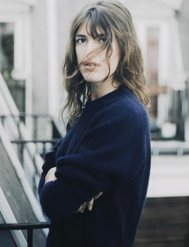 Le petit pull marine, l'un des intemporels dont on ne saurait se passer...