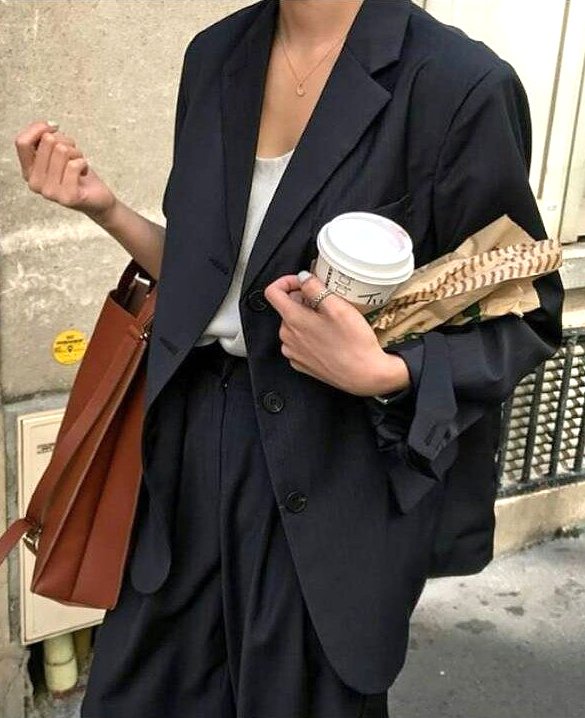 Wanted : un costume masculin un brin large