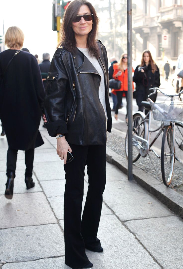 Jean flare noir + blouson carbone oversize = le bon mix