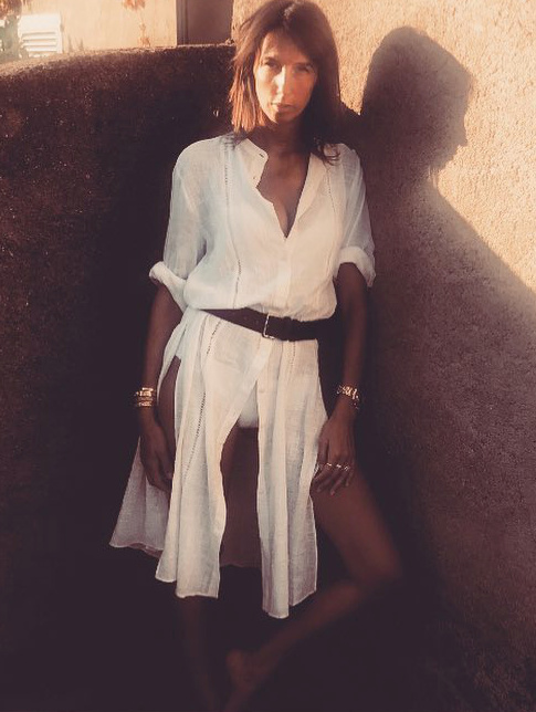 La robe tunique, ce v�tement qui ne peut �tre exploit� pleinement qu'en bord de mer...