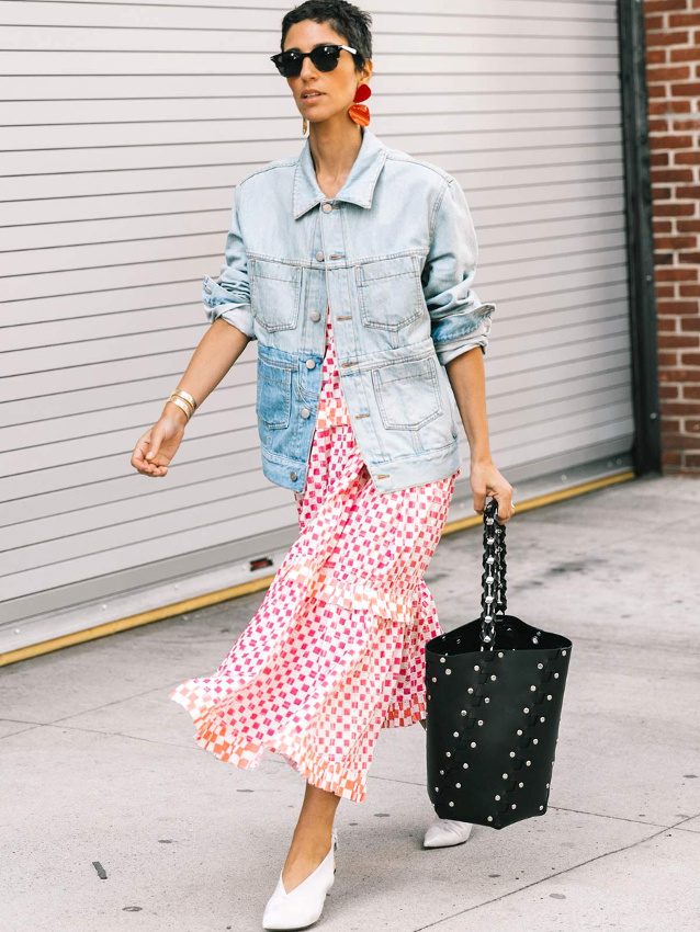 D�s la rentr�e, on pense � r�chauffer nos robes estivales au creux d'un blouson en jean oversize