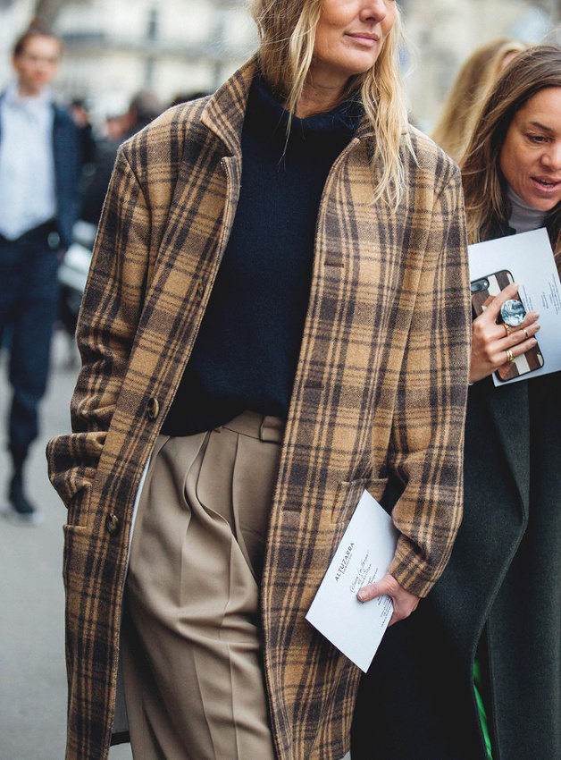 Mlant ampleur matrise, bleu marine et carreaux chaleureux, ce look a tout bon !