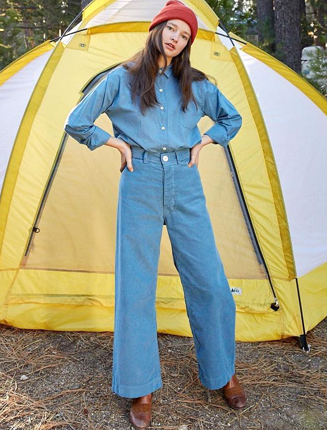 Wanted : un pantalon large en velours bleu fum�e