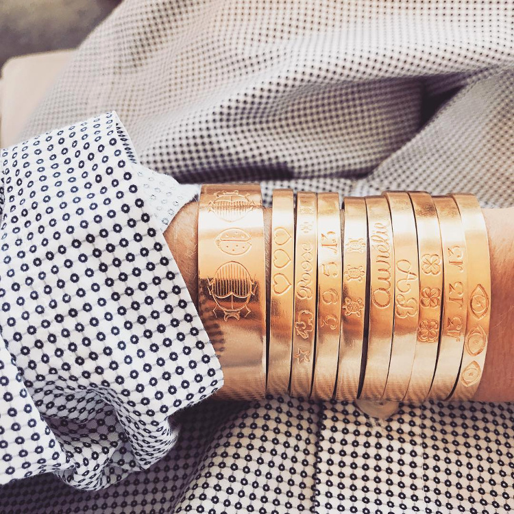 Accumuler des bracelets jusqu'� se cr�er une armure de poignet...