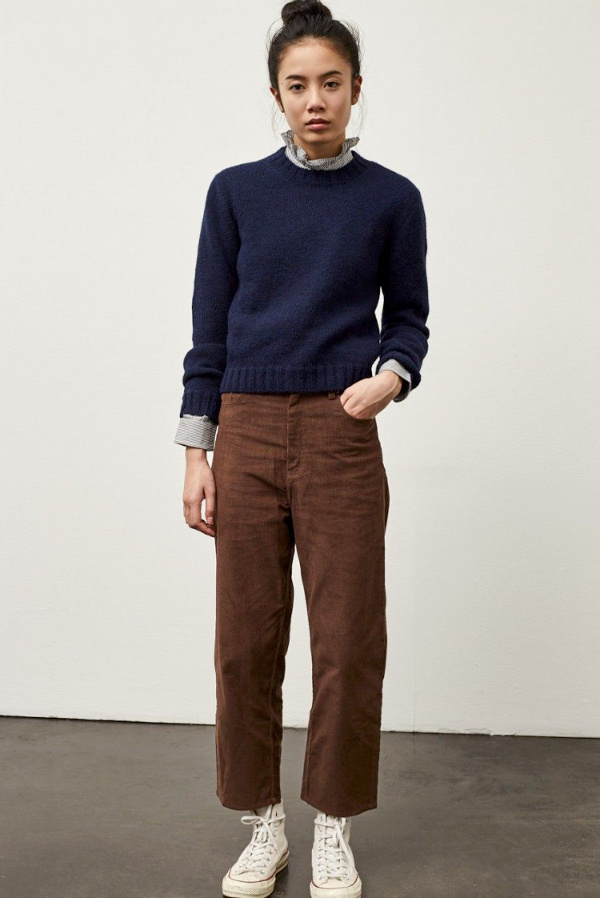 Chemisier � collerette + chignon haut + look tomboy = le bon mix