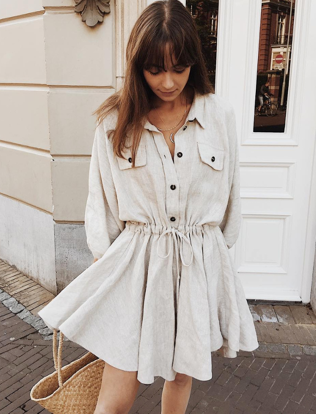 M�lant fronces f�minines et d�tail chemise, cette petite robe a tout bon !