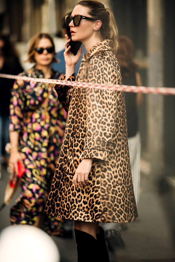 Les coupes sixties si�ent bien � l'imprim� l�opard !
