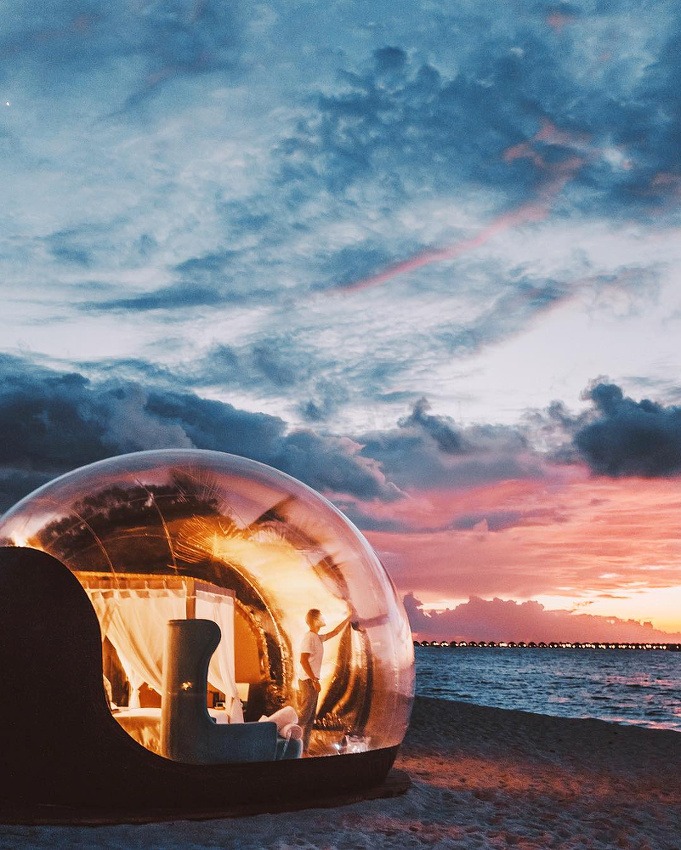 Chambre bulle + coucher de soleil + plage de sable fin = le bon mix