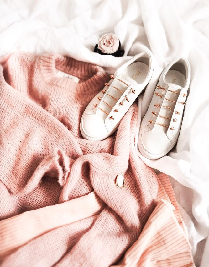 Rien de tel que quelques studs bien plac�s pour twister un duveteux rose layette !