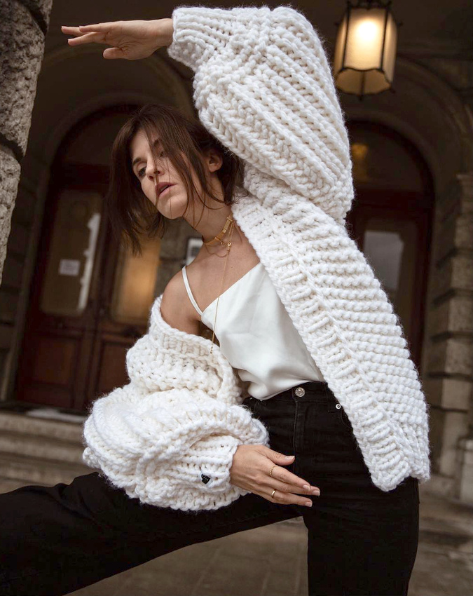 Ce genre de cardigan cocon donne terriblement envie de se mettre au tricot !